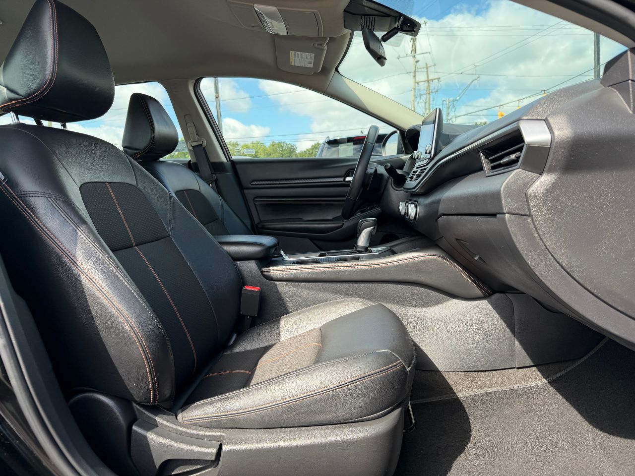 2022 Nissan Altima SR - Photo 16
