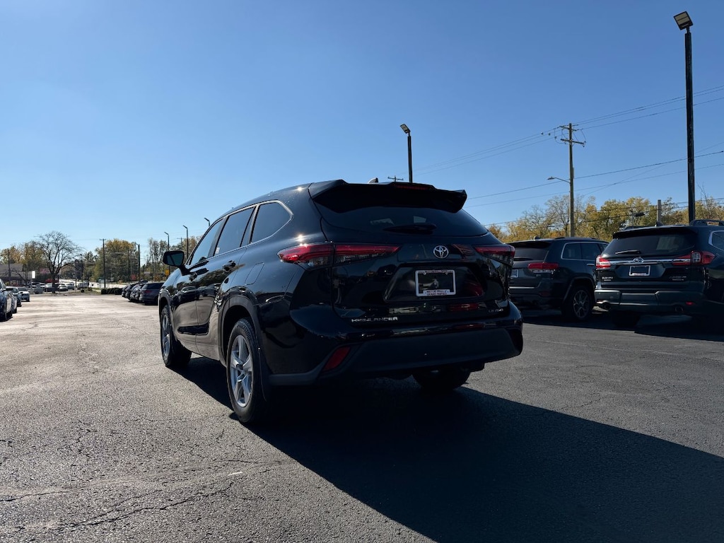 Used 2023 Toyota Highlander LE SUV