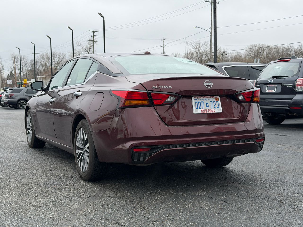 View vehicle photo 4