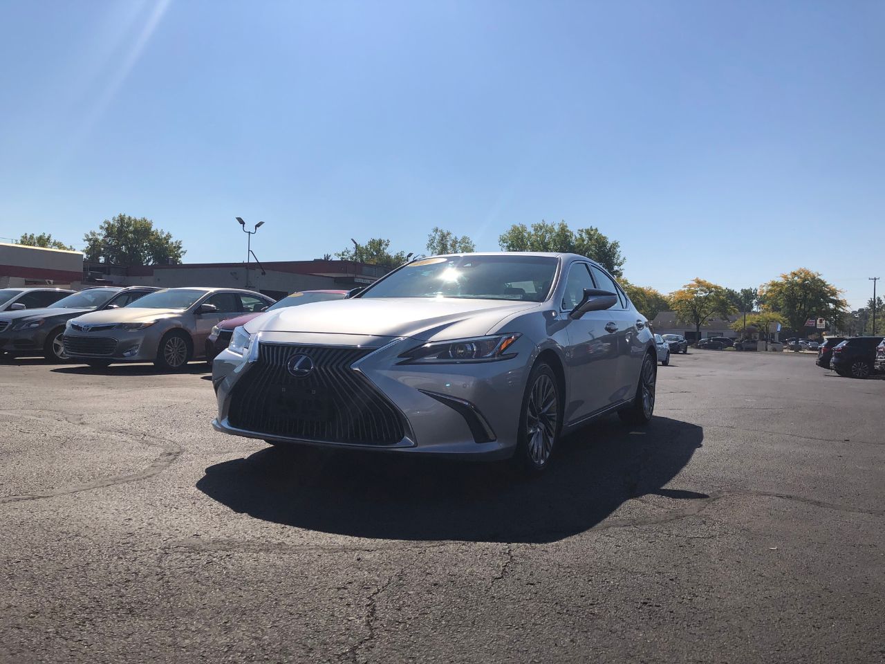 2021 Lexus ES 300h Luxury photo 3