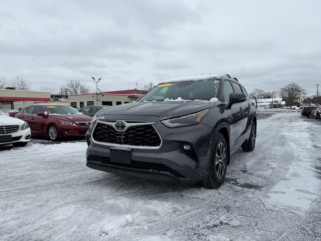 Used 2022 Toyota Highlander XLE SUV