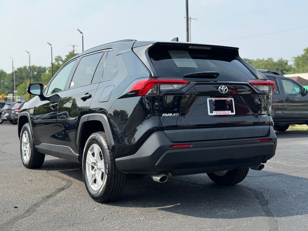 Used 2021 Toyota RAV4 XLE SUV