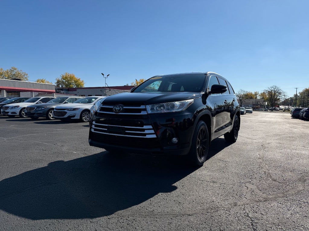 Used 2018 Toyota Highlander SE V6 SUV