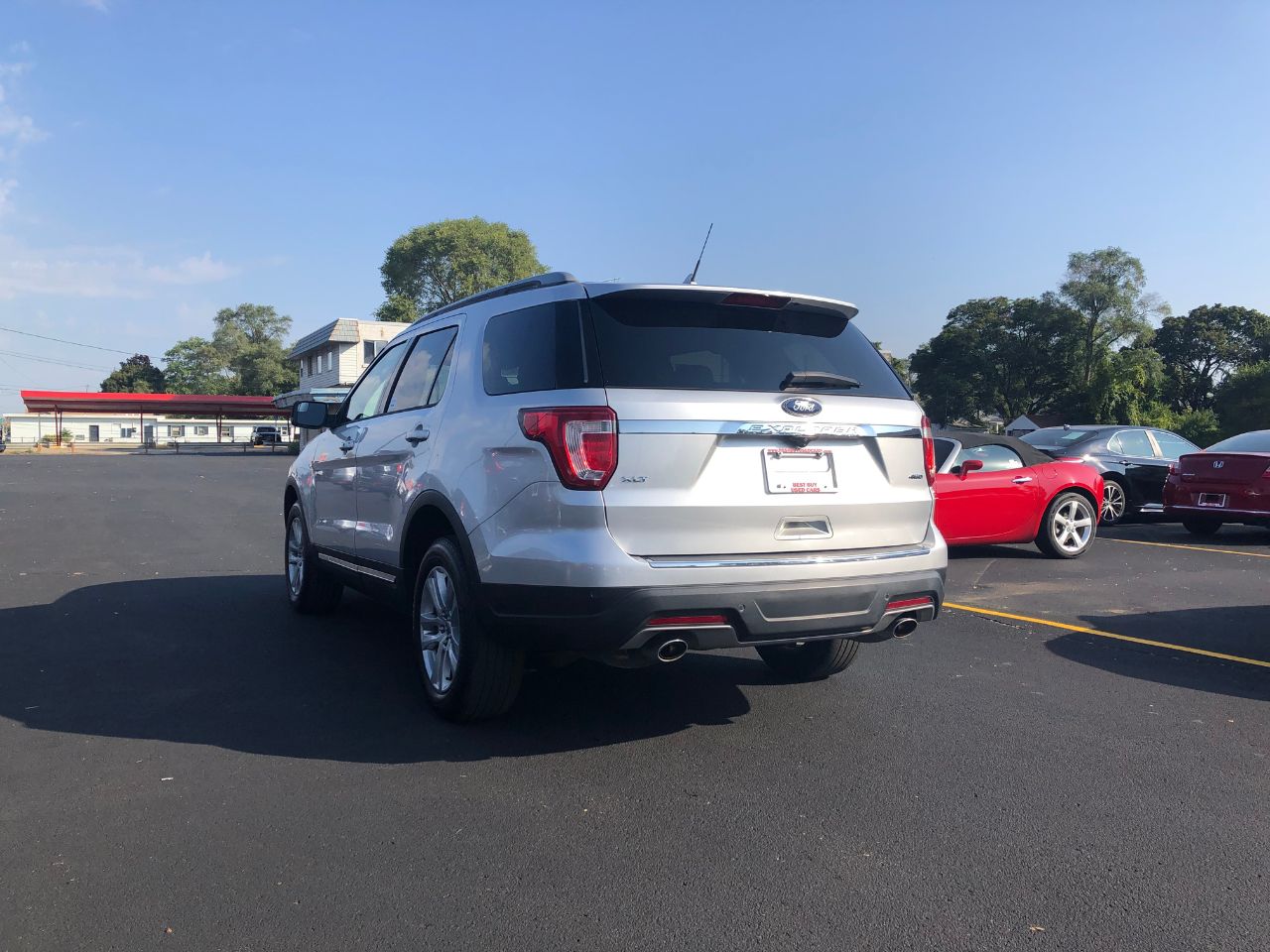 2018 Ford Explorer XLT photo 2