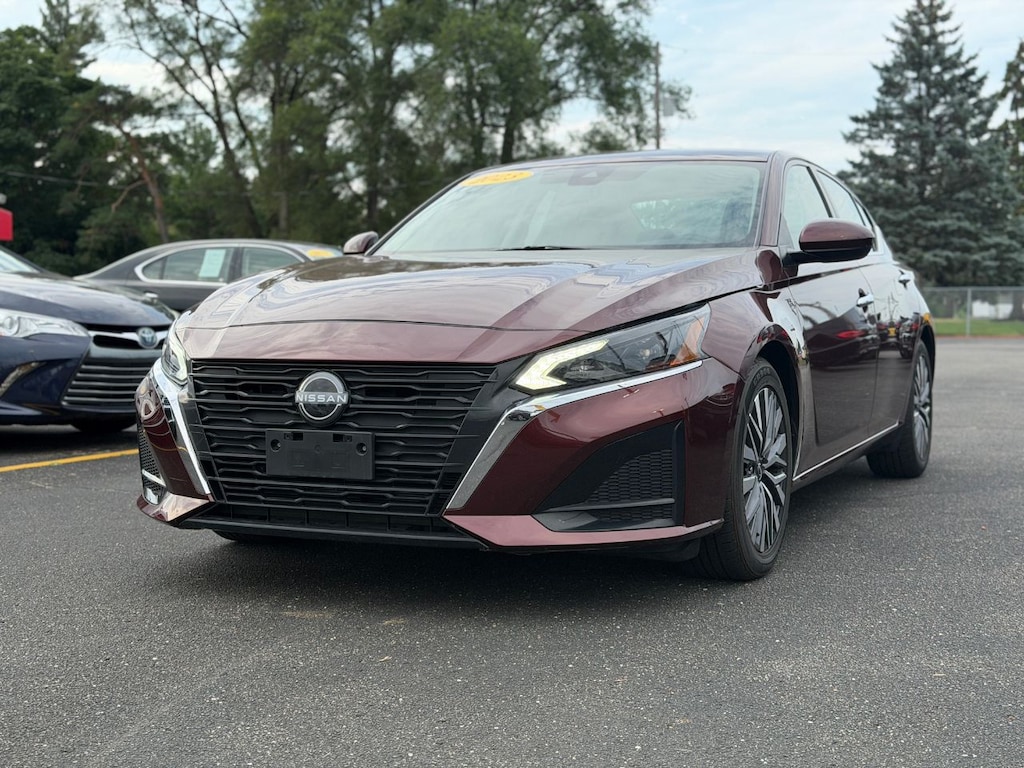 Used 2023 Nissan Altima 2.5 SV Sedan
