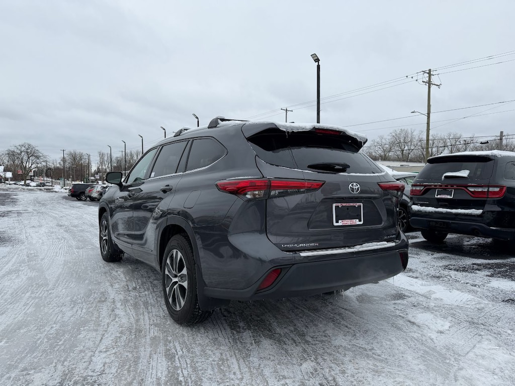 Used 2022 Toyota Highlander XLE SUV