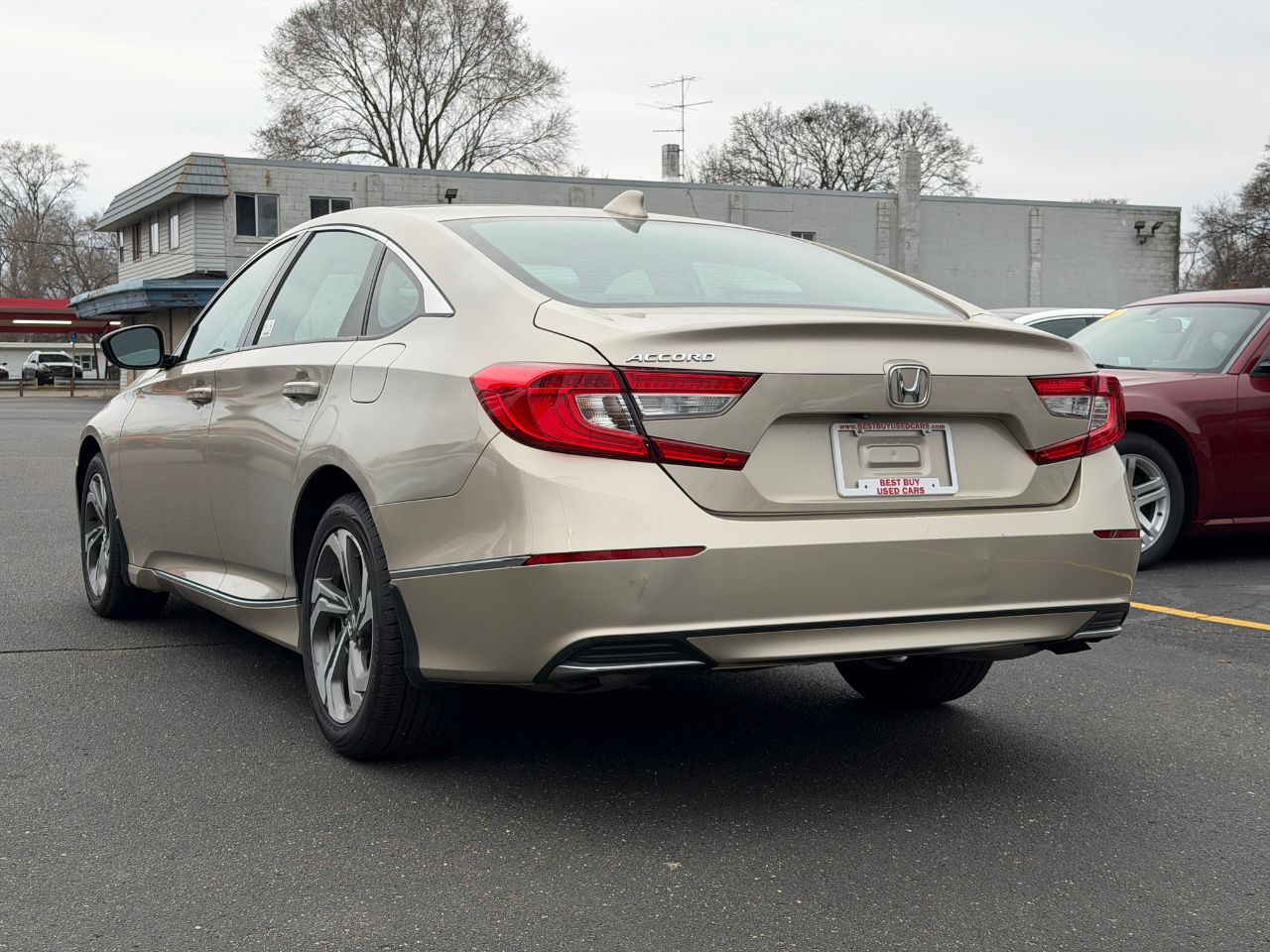 View vehicle photo 4