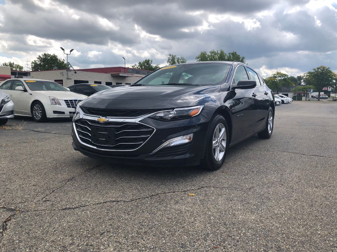 2023 Chevrolet Malibu photo 3