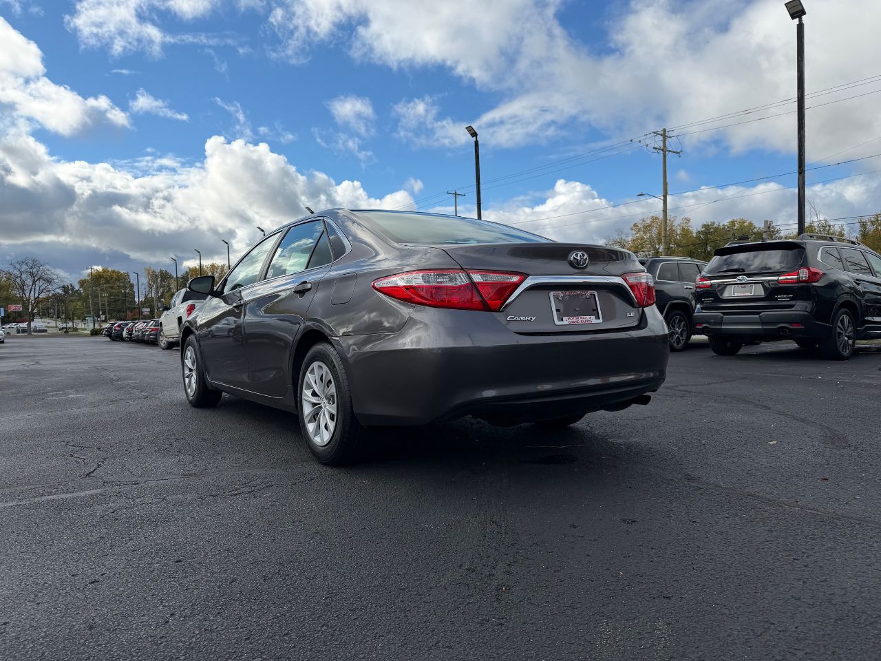 2016 Toyota Camry LE photo 2