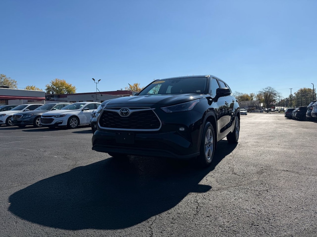 Used 2023 Toyota Highlander LE SUV