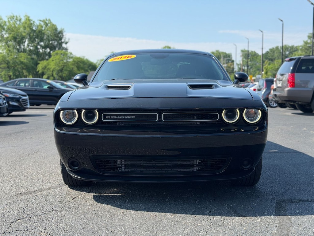 Used 2016 Dodge Challenger SXT Coupe