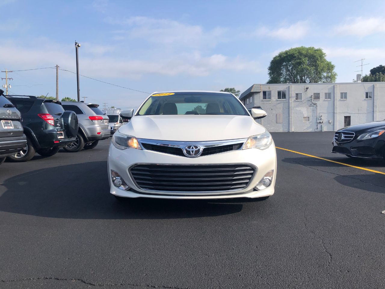 2014 Toyota Avalon XLE Touring photo 2