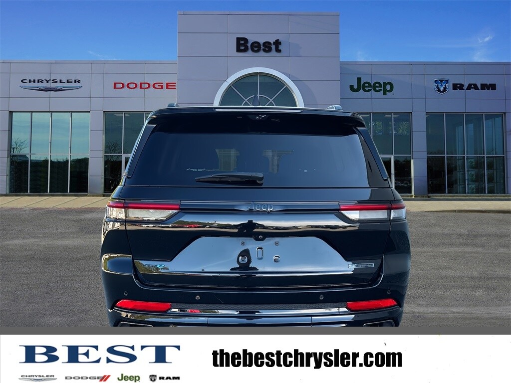 2023 Jeep Cherokee Base photo 2