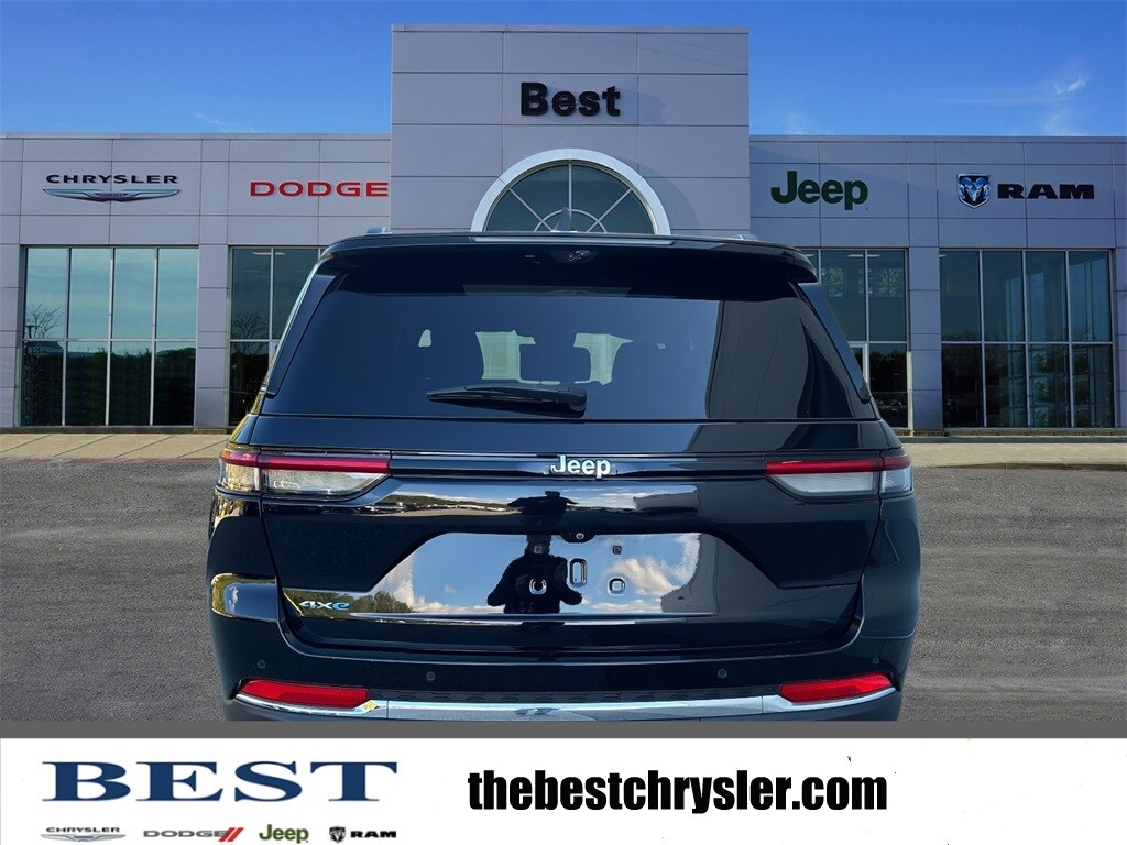 2023 Jeep Cherokee Base photo 4