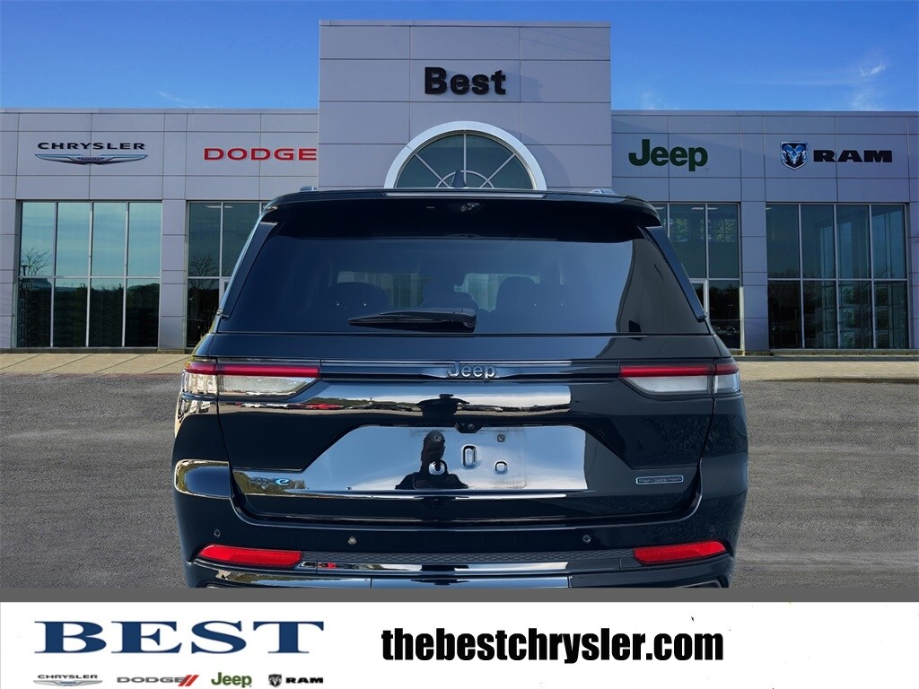 2023 Jeep Cherokee Base photo 4