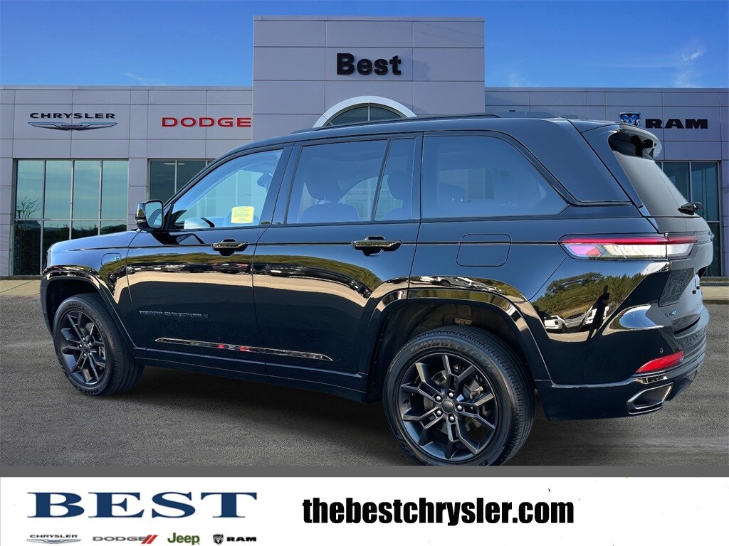 2023 Jeep Cherokee Base photo 3