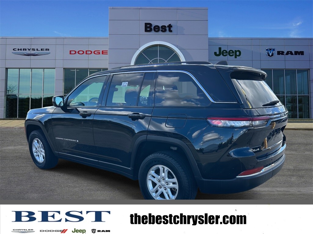 2023 Jeep Grand Cherokee Laredo photo 2