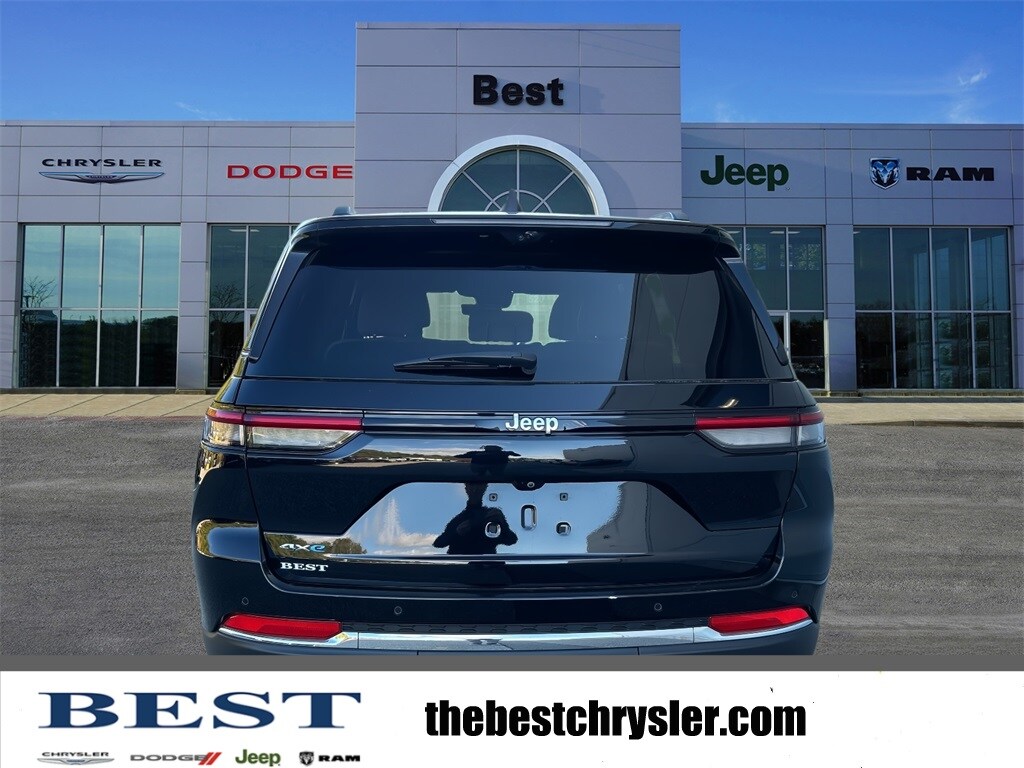 2023 Jeep Cherokee Base photo 4