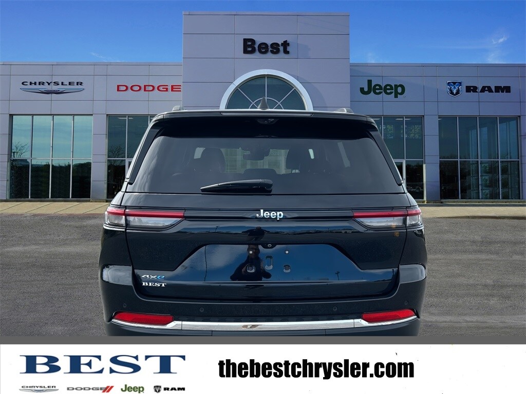 2023 Jeep Cherokee Base photo 3