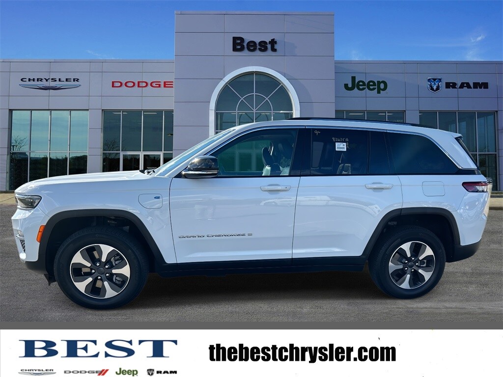 2023 Jeep Cherokee Base photo 2