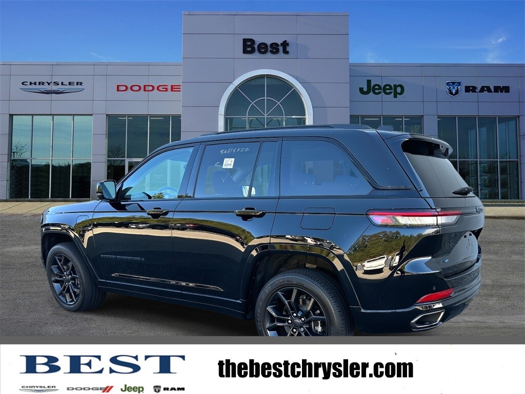 2023 Jeep Cherokee Base photo 3