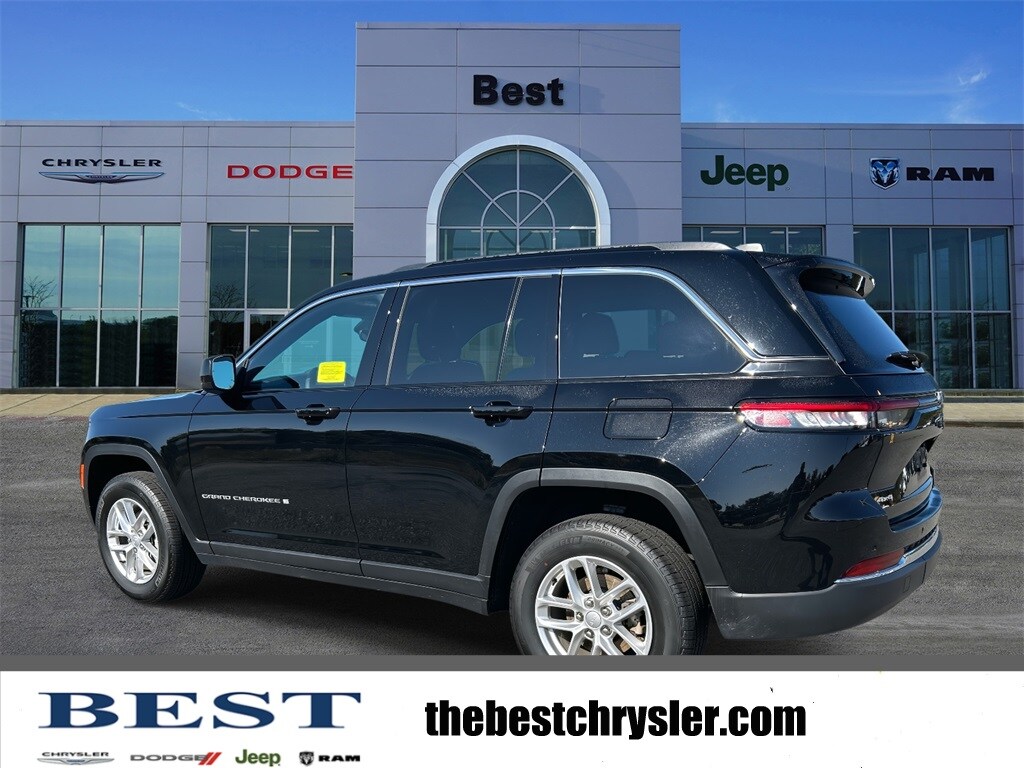 2024 Jeep Grand Cherokee Laredo photo 3