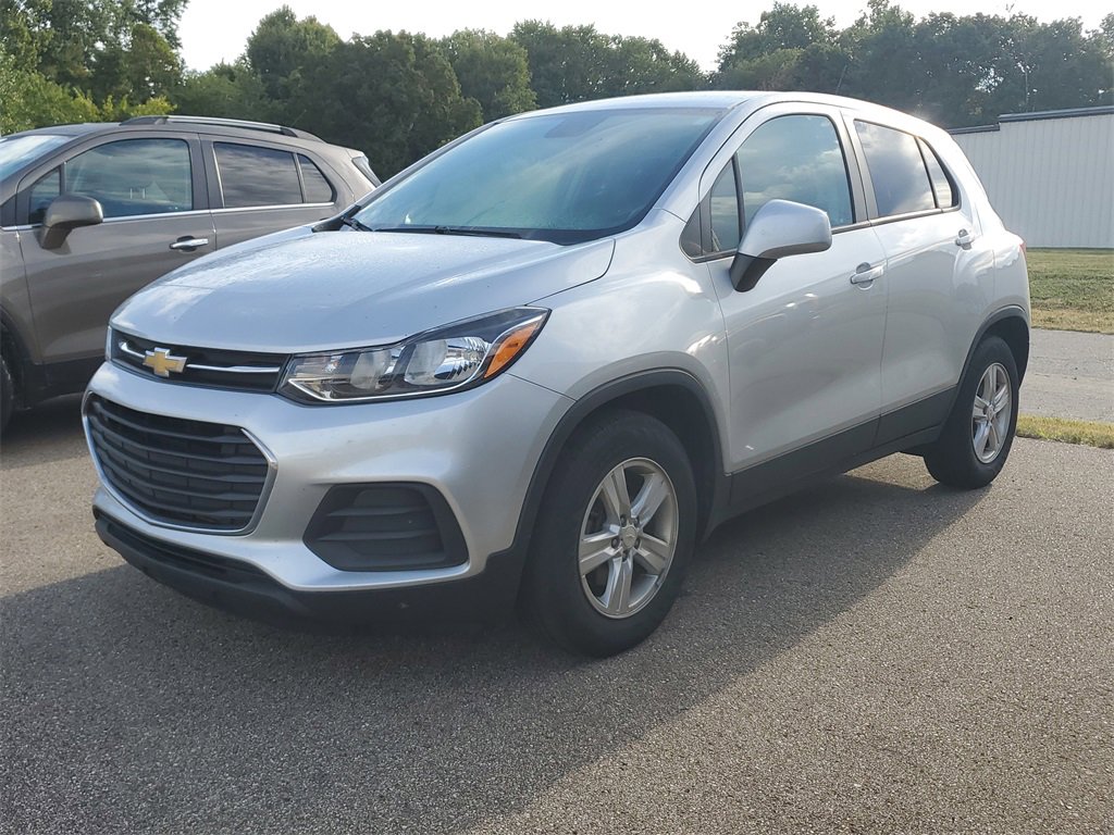2020 Chevrolet Trax LS photo 2