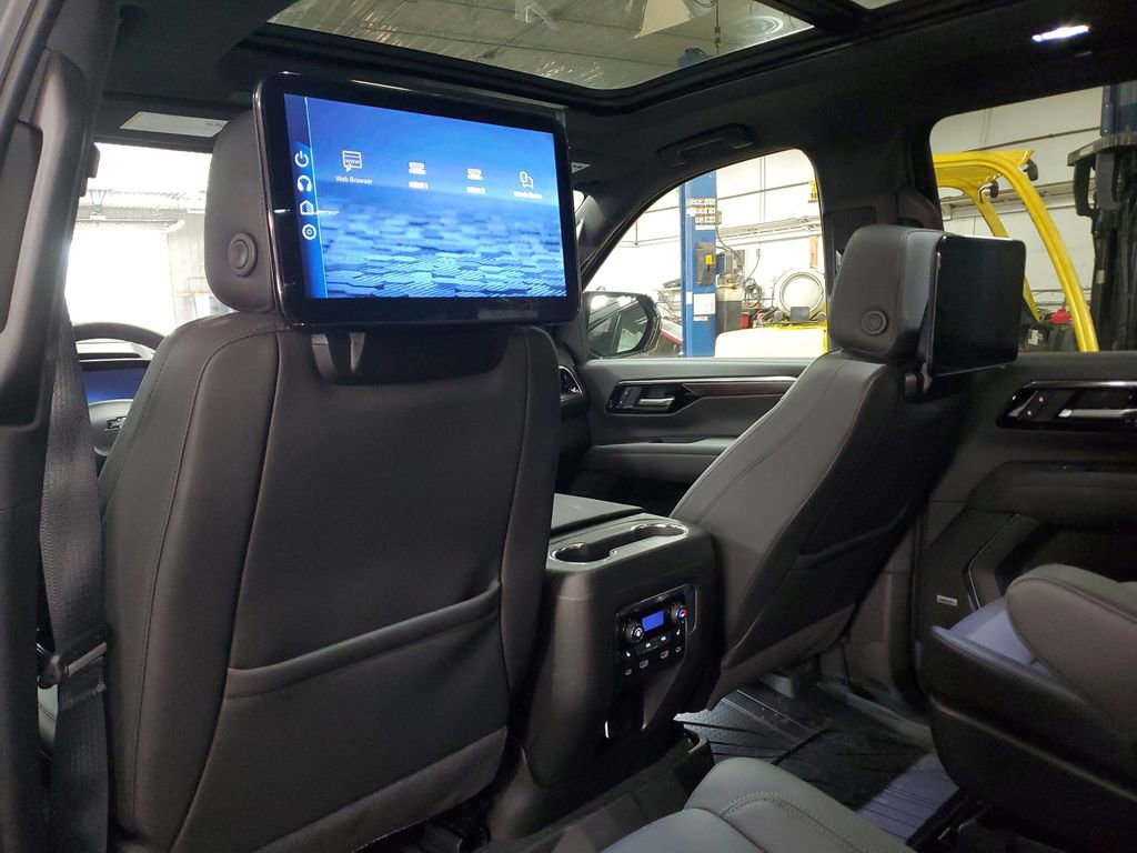 2026 Chevrolet Suburban Z71 - Photo 11