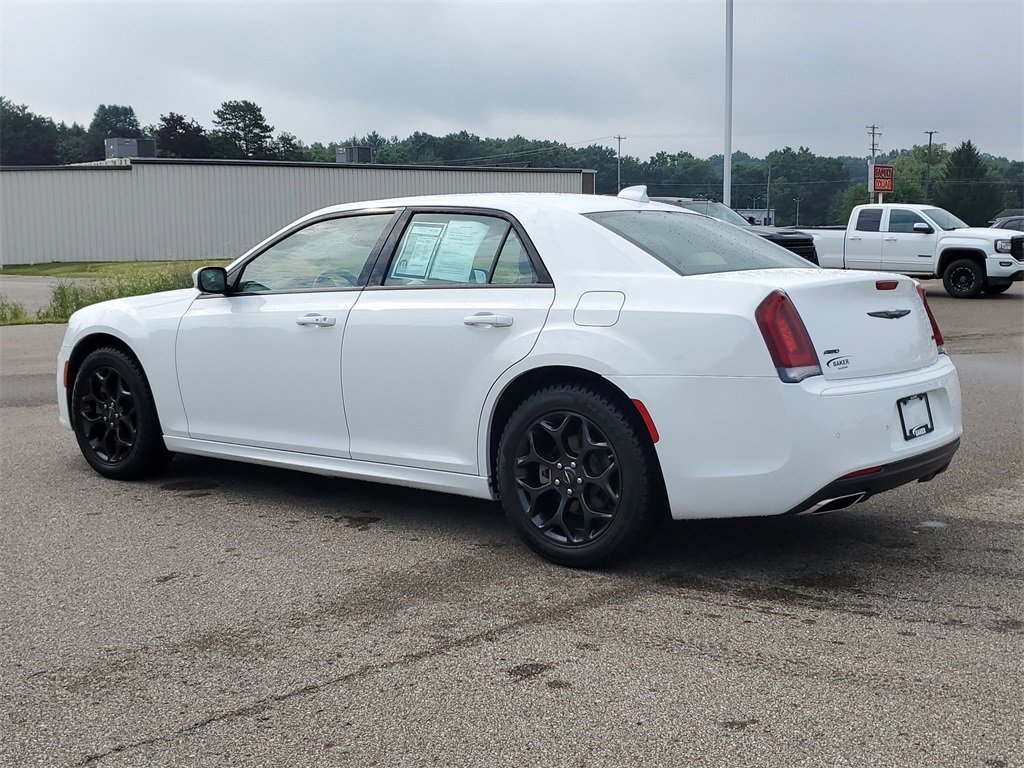 2022 Chrysler 300 Touring L photo 3