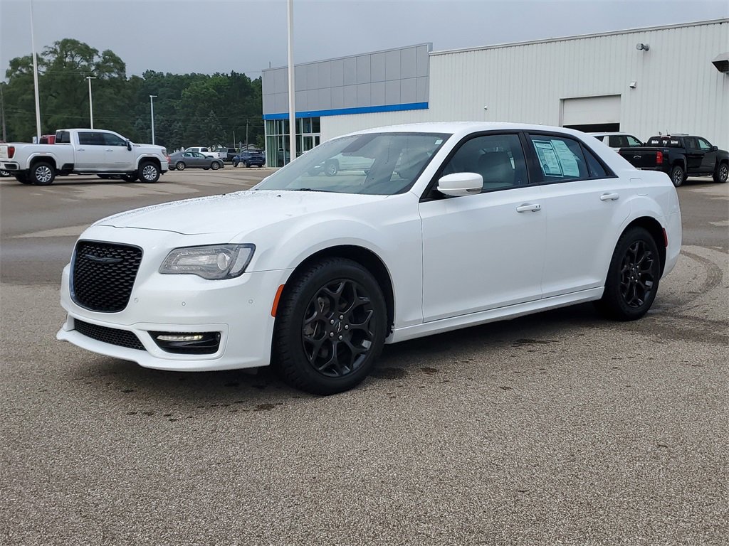 2022 Chrysler 300 Touring L photo 2