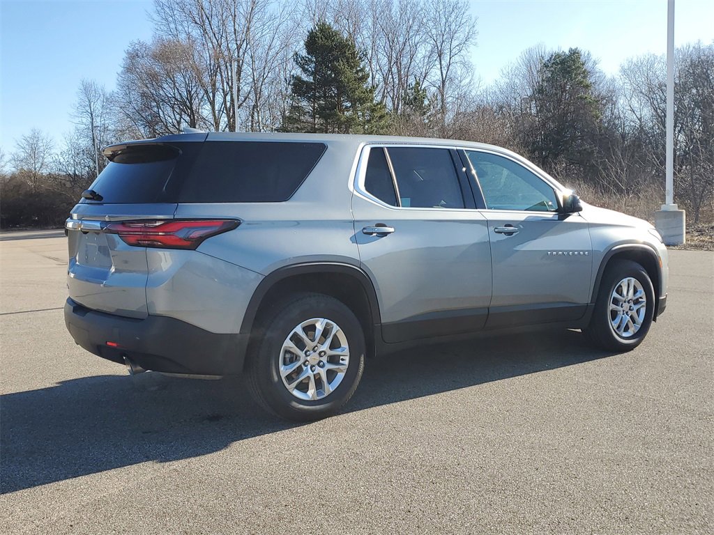 2023 Chevrolet Traverse LS photo 4