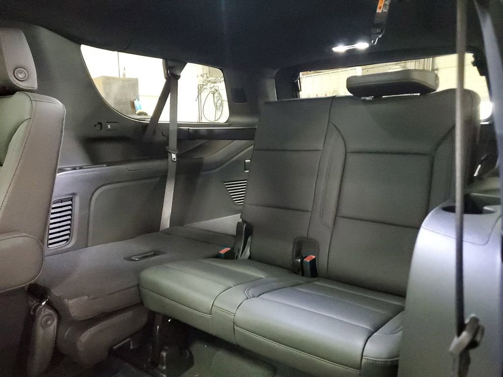 2026 Chevrolet Suburban Z71 - Photo 9