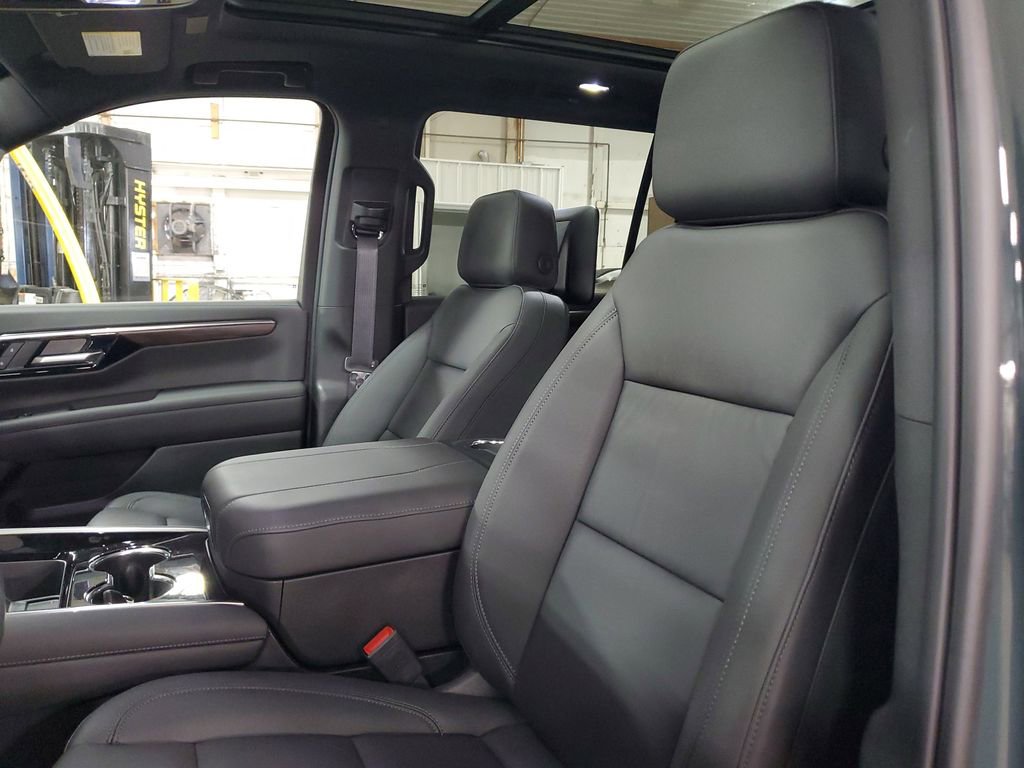 2026 Chevrolet Suburban Z71 - Photo 18