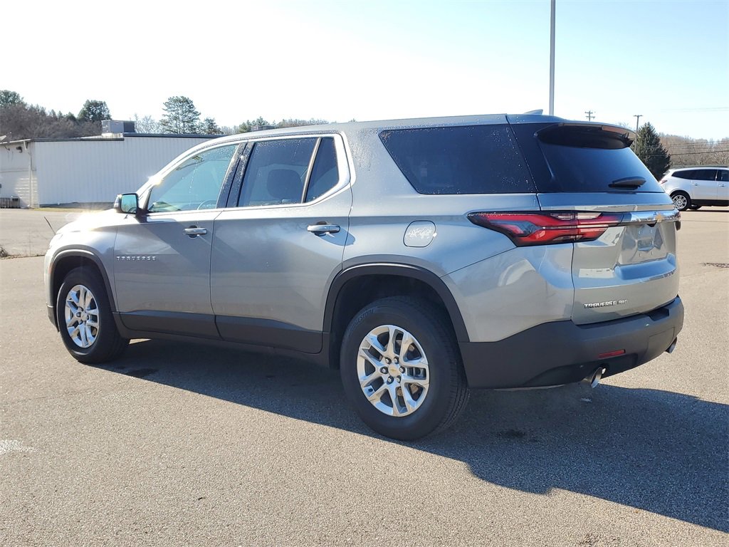 2023 Chevrolet Traverse LS photo 3