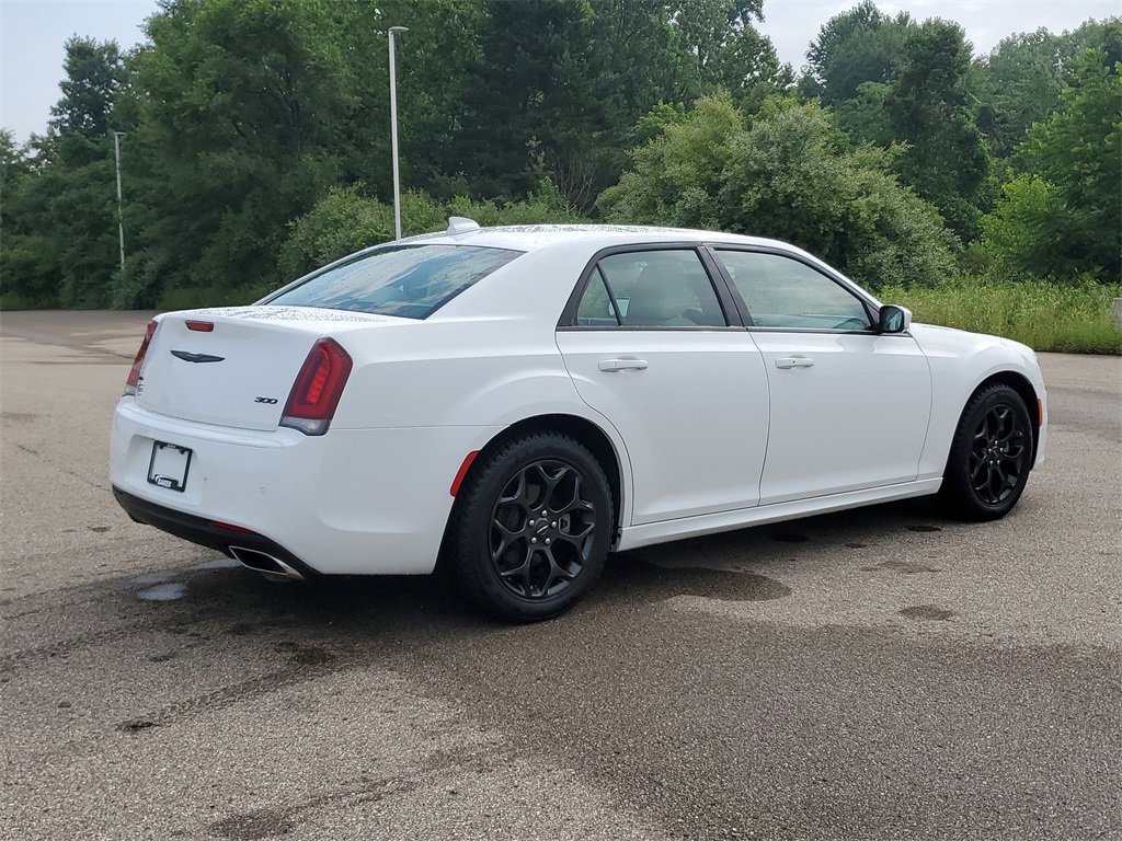 2022 Chrysler 300 Touring L photo 4