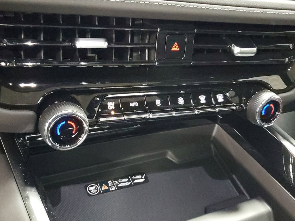 2026 Chevrolet Suburban Z71 - Photo 30