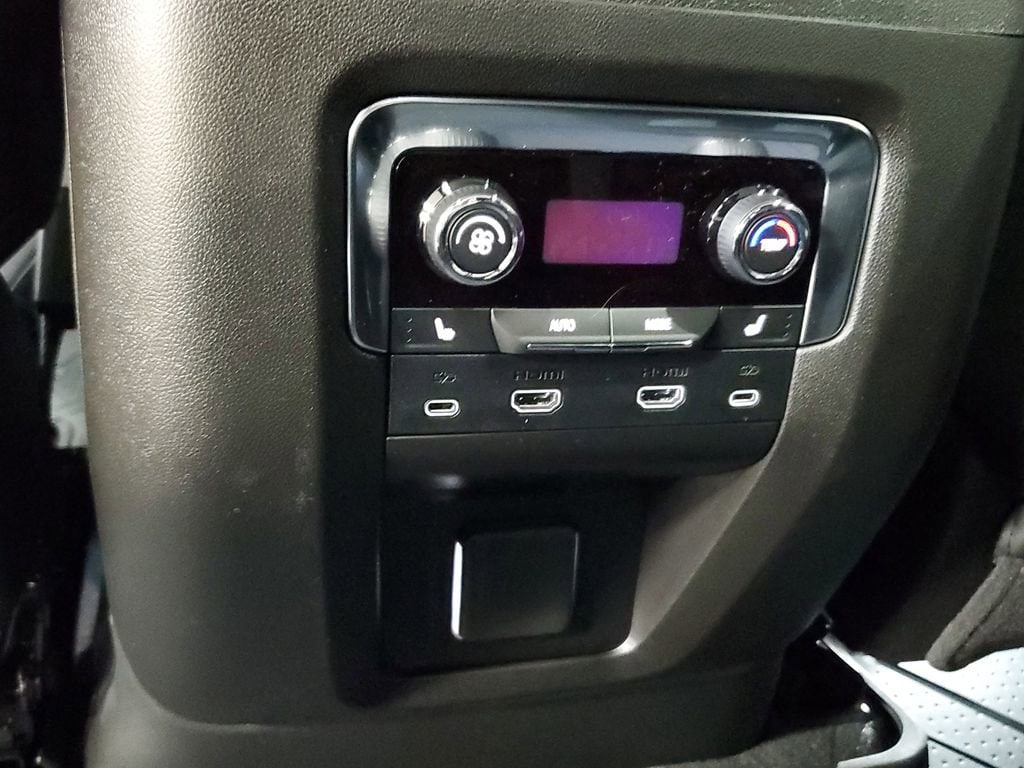 2026 Chevrolet Suburban Z71 - Photo 13