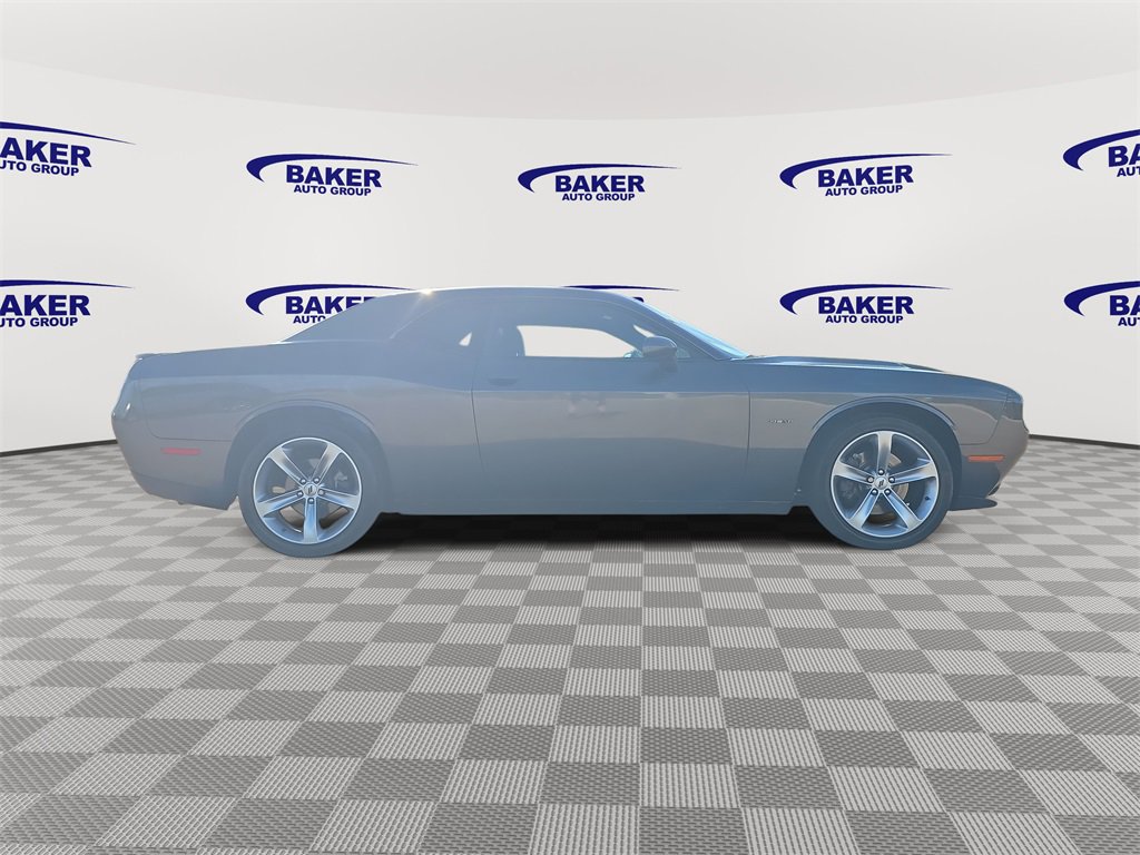 2017 Dodge Challenger R/T photo 4