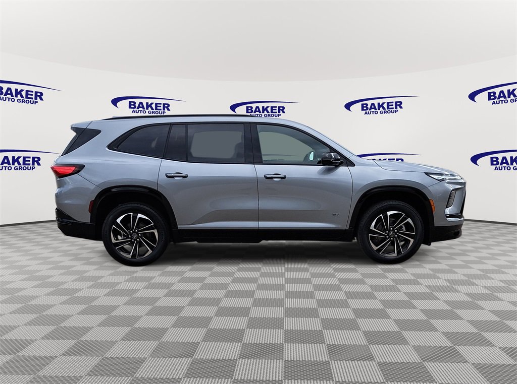 2026 Buick Enclave Sport Touring photo 4
