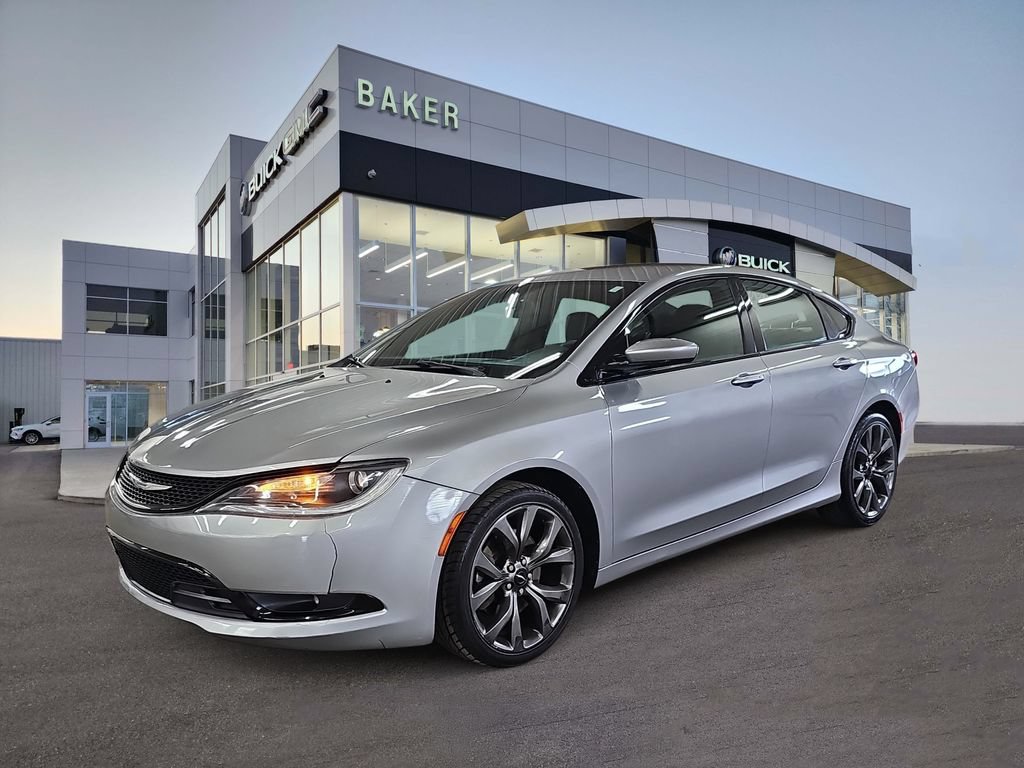 2015 Chrysler 200 S's photo