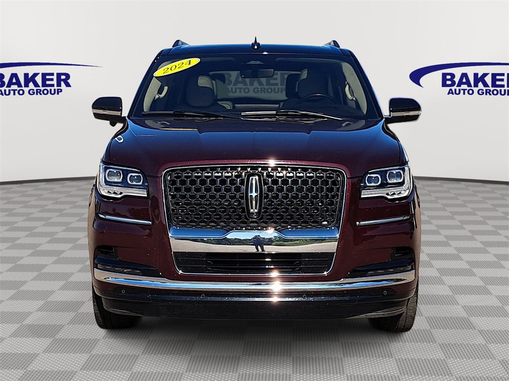 2024 Lincoln Navigator Black Label photo 2