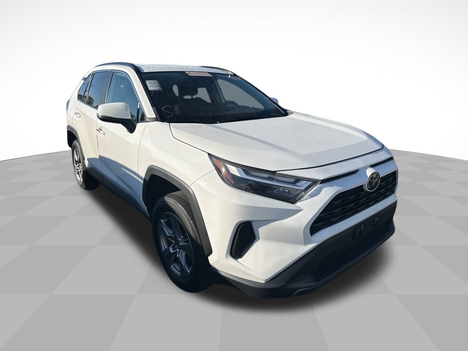 2022 Toyota RAV4 XLE photo 3
