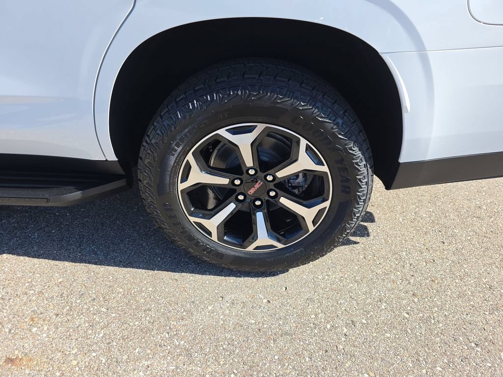 2026 GMC Yukon AT4 - Photo 35