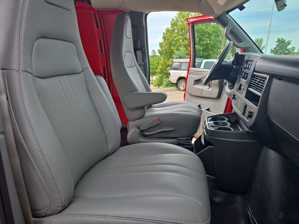 2026 GMC Savana Cargo Work Van - Photo 10