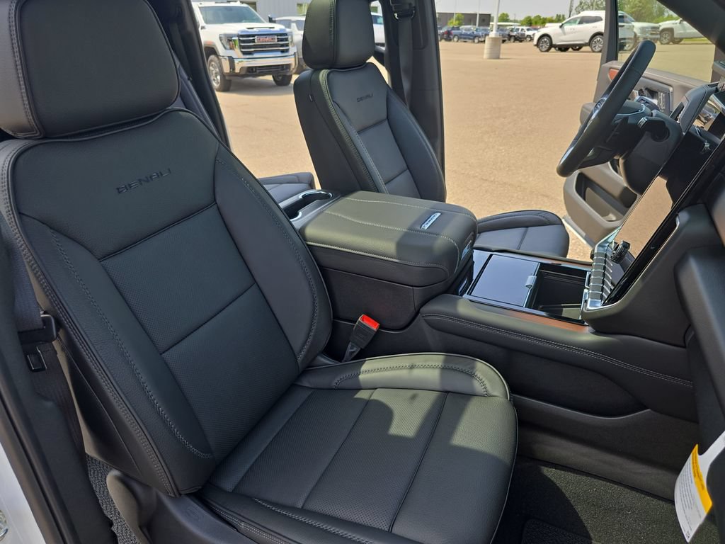2026 GMC Yukon XL Denali - Photo 10