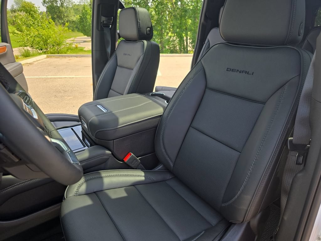 2026 GMC Yukon XL Denali - Photo 16