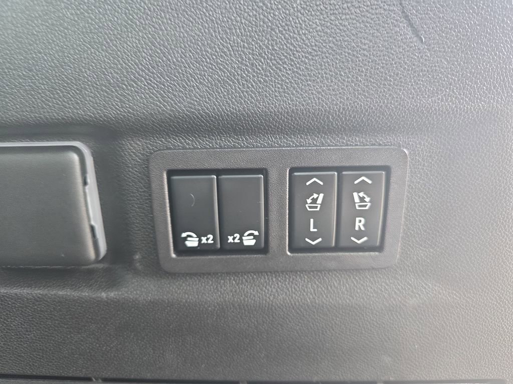 2023 GMC Yukon XL Denali Ultimate - Photo 16