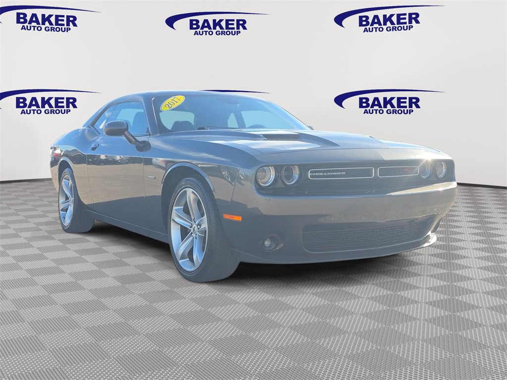 2017 Dodge Challenger R/T photo 3