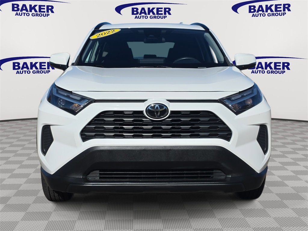 2022 Toyota RAV4 XLE photo 2