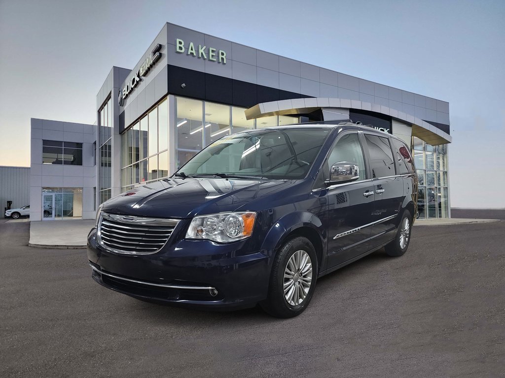 2015 Chrysler Town & Country Touring-L's photo